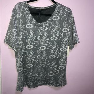 NWT Allie and Rob Knit Design Top